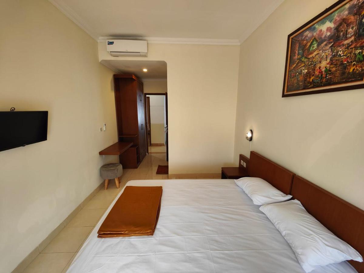 Adiputra Guesthouse 2 By Homiq Ngabean Exterior photo