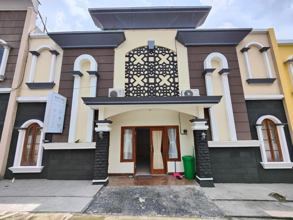 Adiputra Guesthouse 2 By Homiq Ngabean Exterior photo