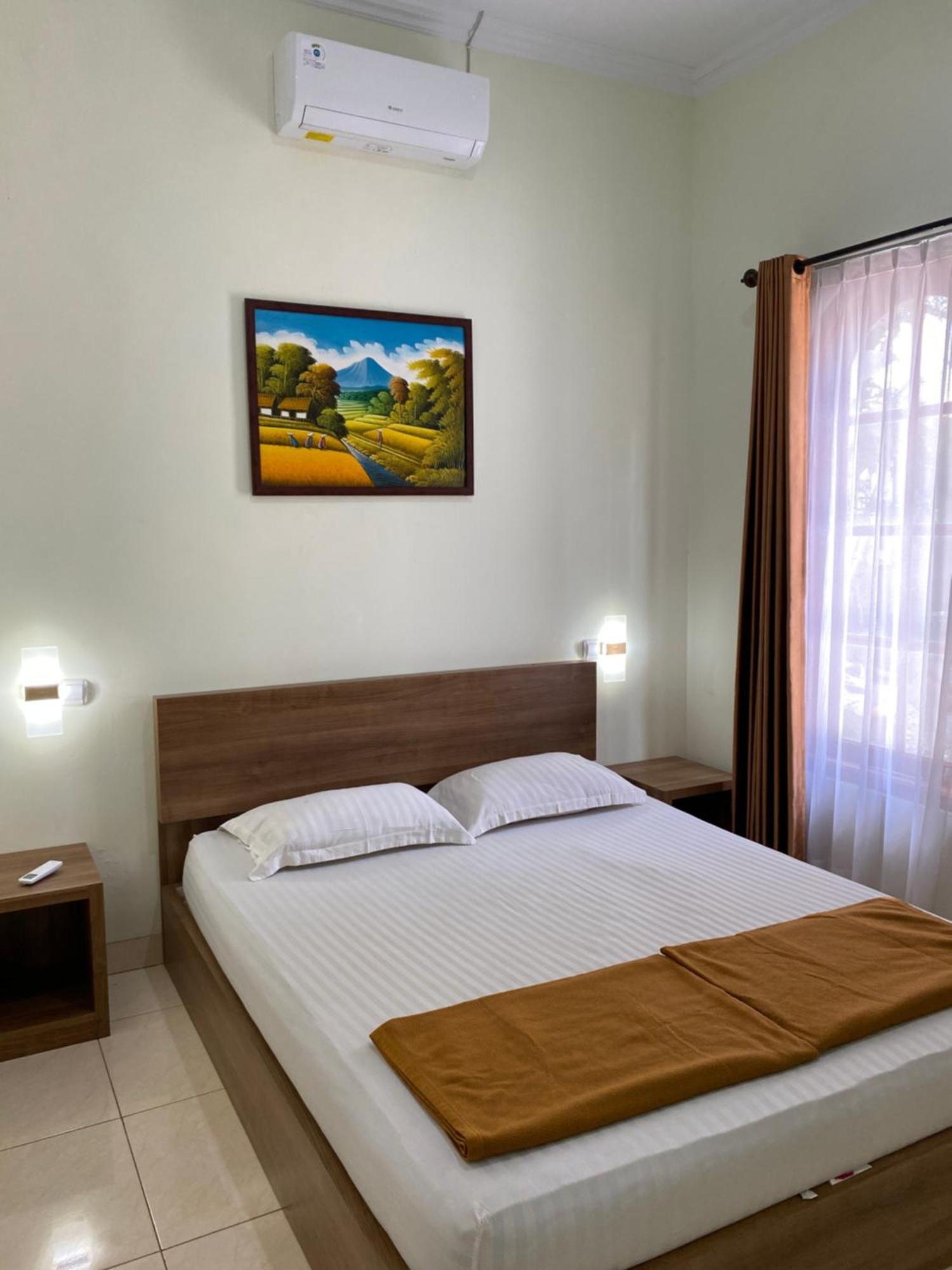 Adiputra Guesthouse 2 By Homiq Ngabean Exterior photo