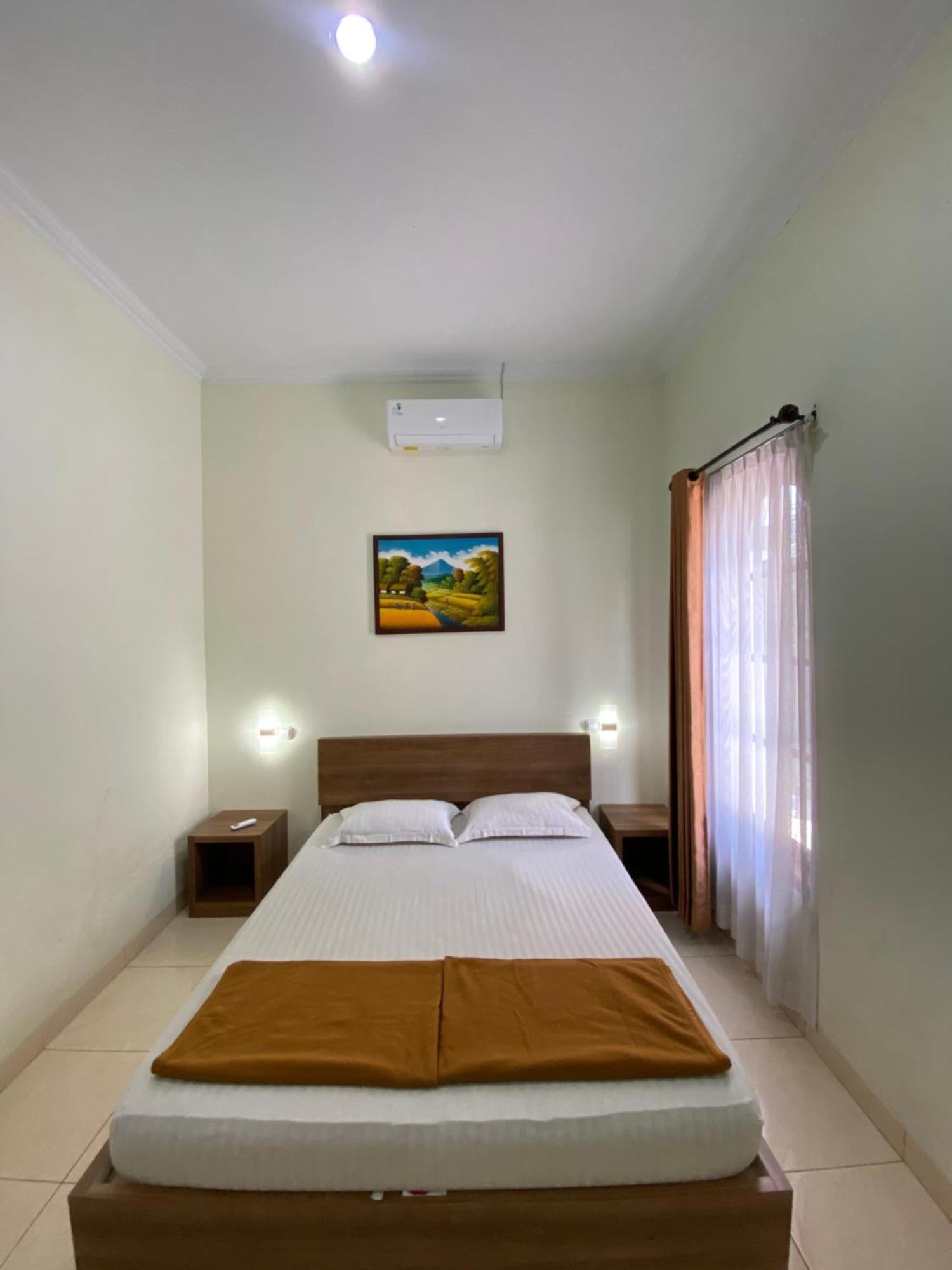 Adiputra Guesthouse 2 By Homiq Ngabean Exterior photo